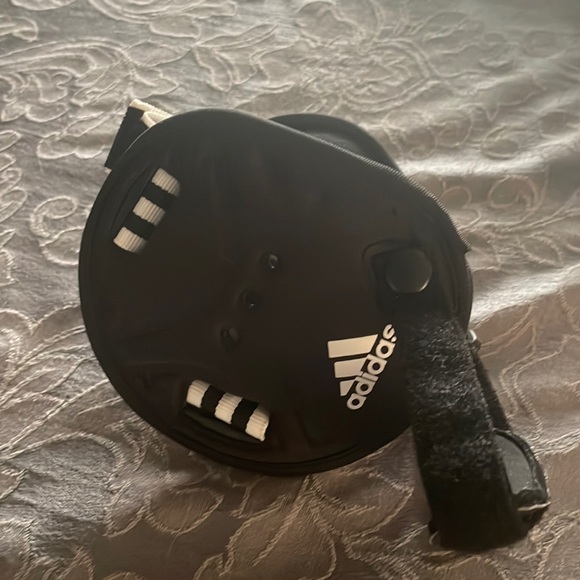Adidas youth wizard wrestling ear guard. - Picture 1 of 3